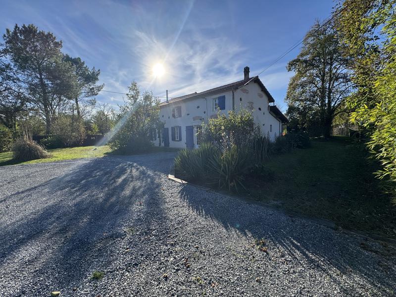 Maison - 250 m² - 6 pièces