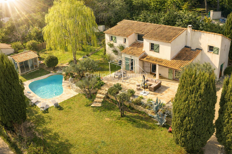 Maison - 241 m² - 6 pièces