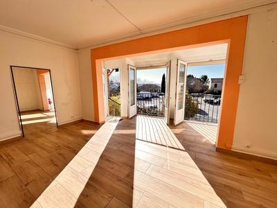 Maison - 181 m² - 9 pièces