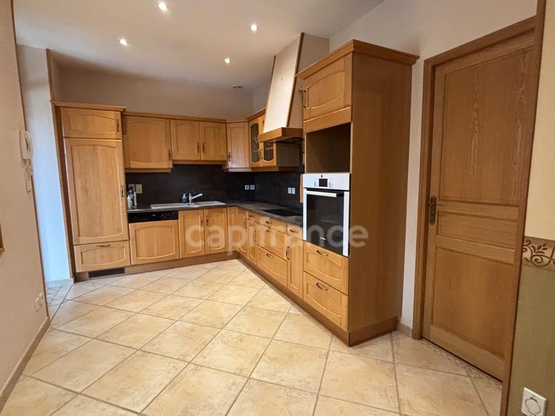 Maison - 930 m² - 23 pièces