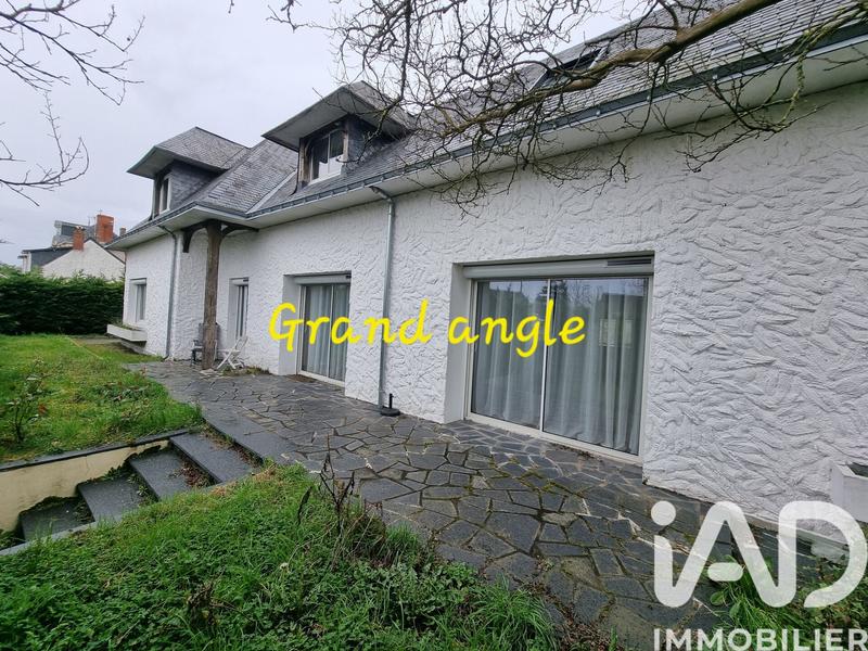 Maison - 240 m² - 8 pièces