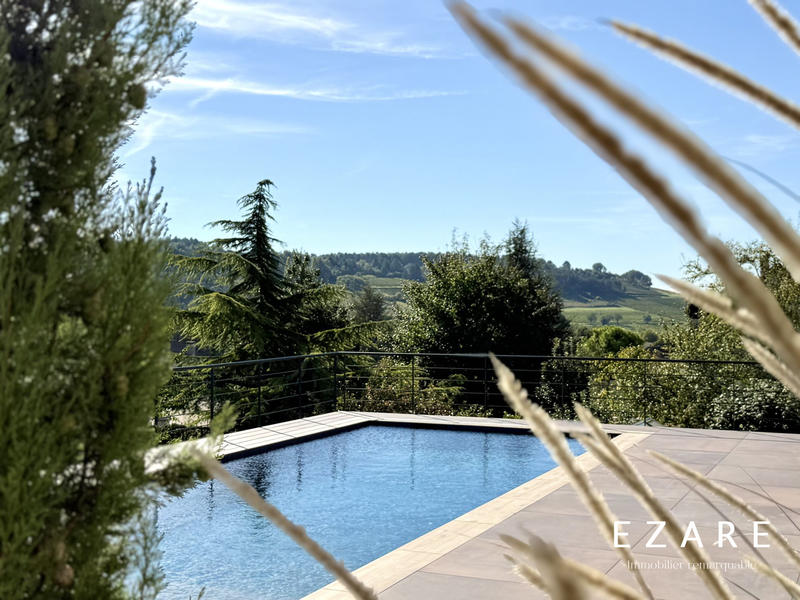 Maison - 302 m² - 7 pièces