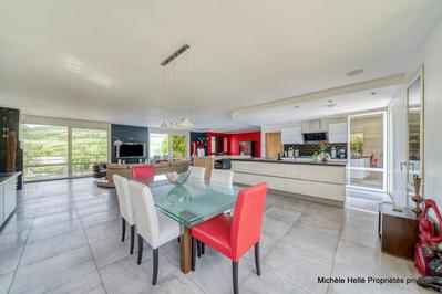 Maison - 285 m² - 7 pièces