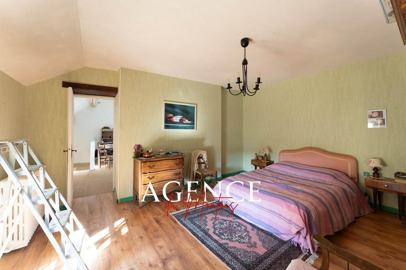 Maison - 276 m² - 11 pièces