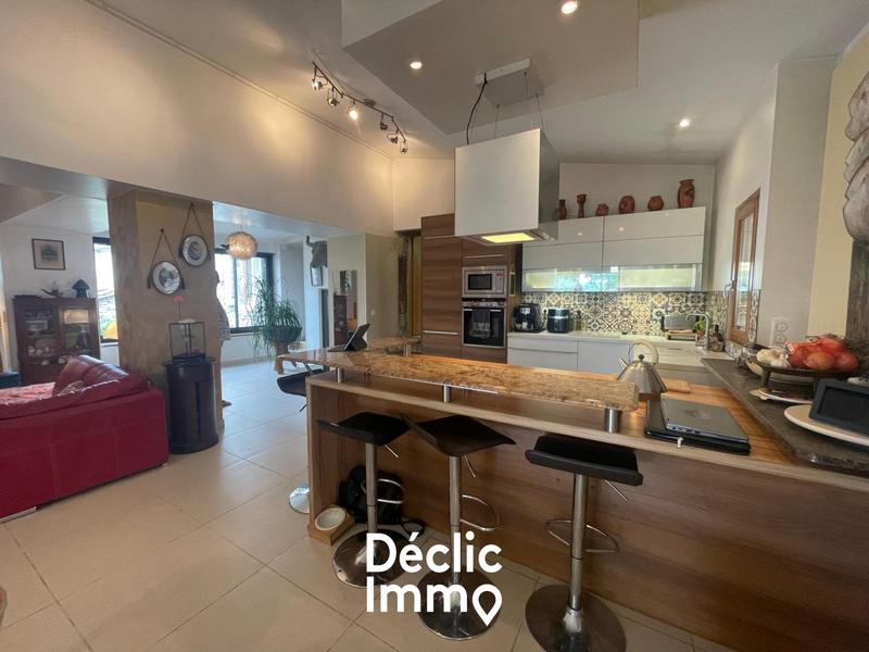 Maison - 232 m² - 7 pièces