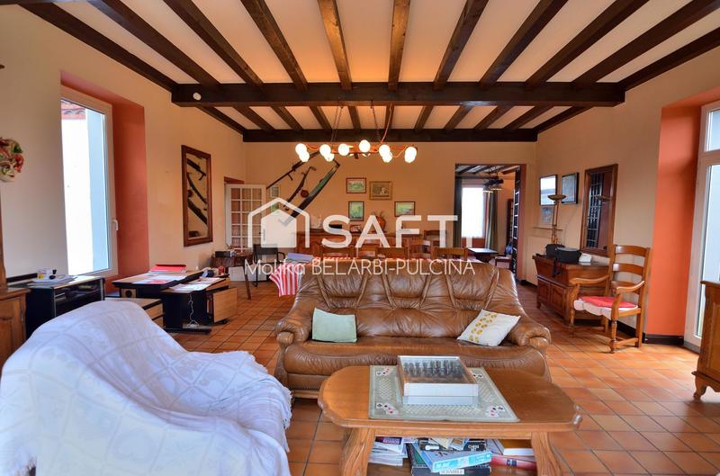 Maison - 201 m² - 7 pièces