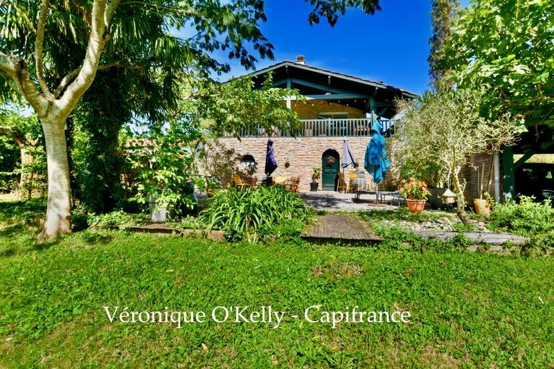 Maison - 227 m² - 8 pièces