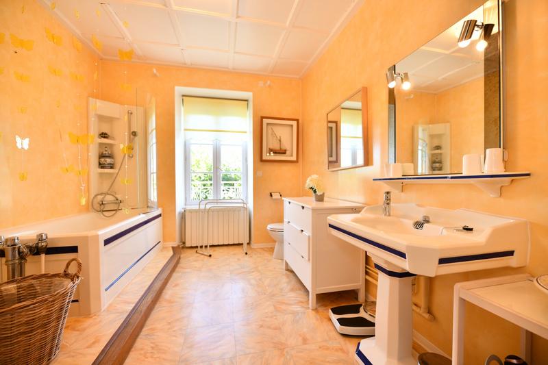 Maison - 390 m² - 12 pièces