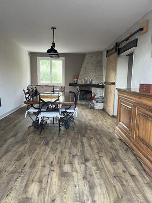 Maison - 270 m² - 10 pièces