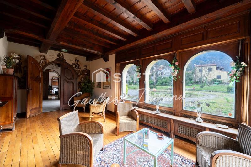 Maison - 421 m² - 14 pièces