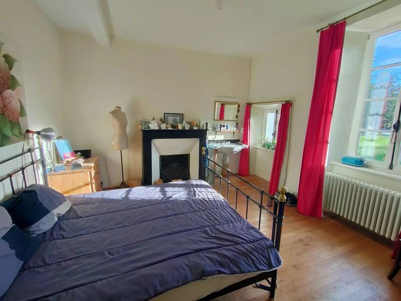 Maison - 235 m² - 8 pièces