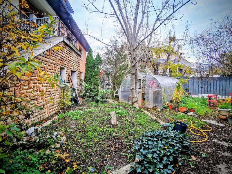 Maison - 222 m² - 10 pièces