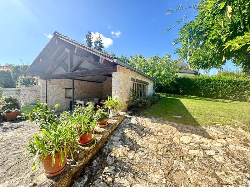 Propriété - 230 m² - 7 pièces