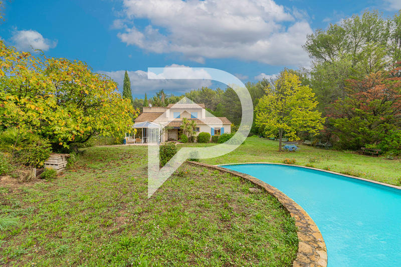 Maison - 363 m² - 6 pièces