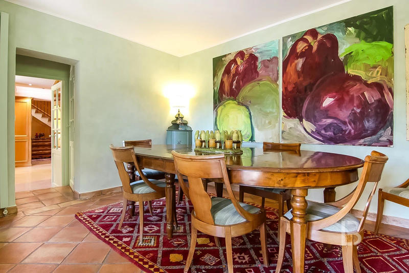 Maison - 368 m² - 10 pièces