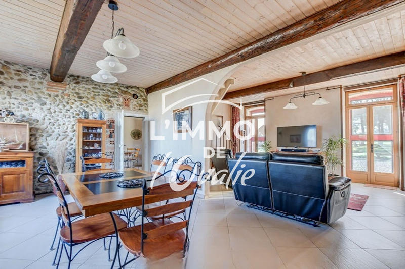 Maison - 394 m² - 16 pièces