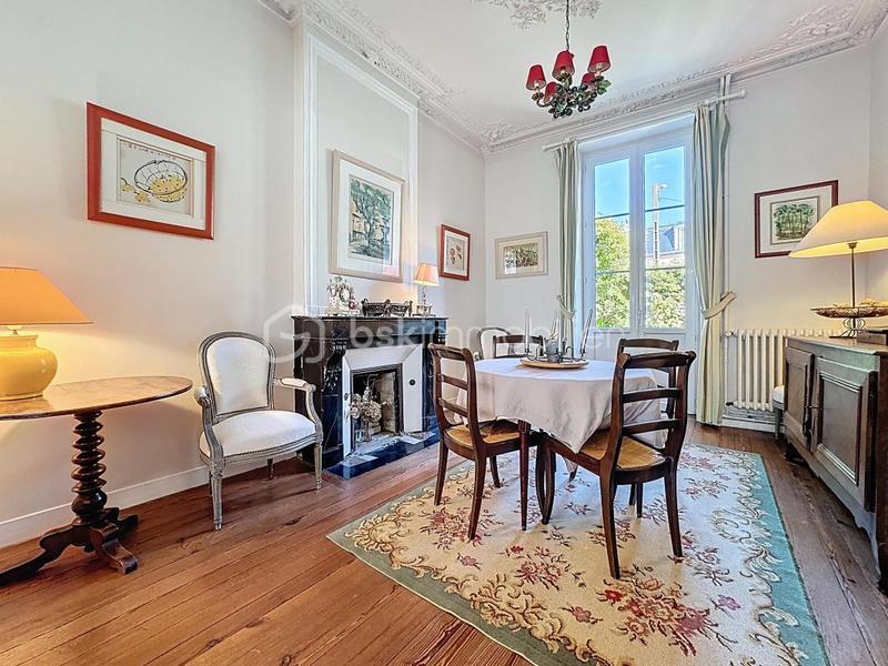 Maison de ville - 214 m² - 9 pièces