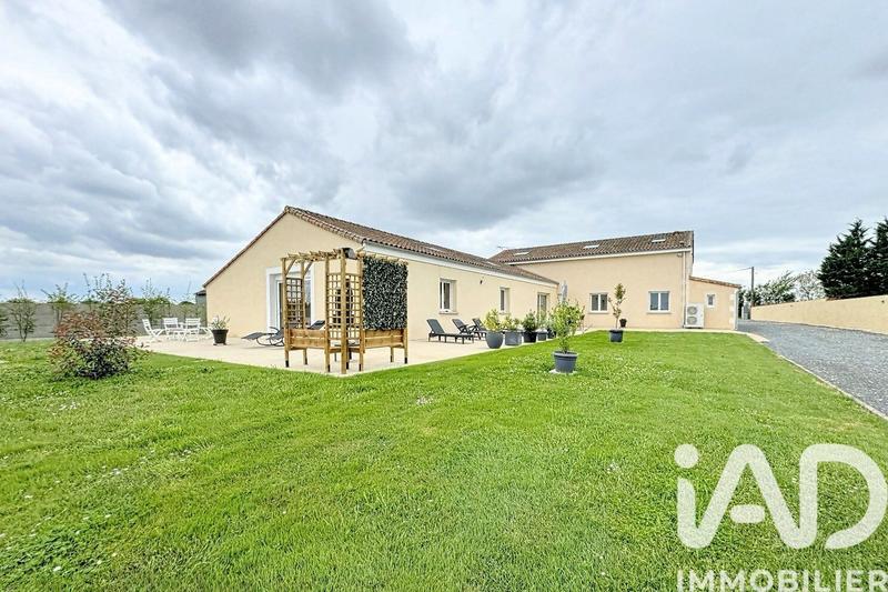 Maison - 240 m² - 7 pièces