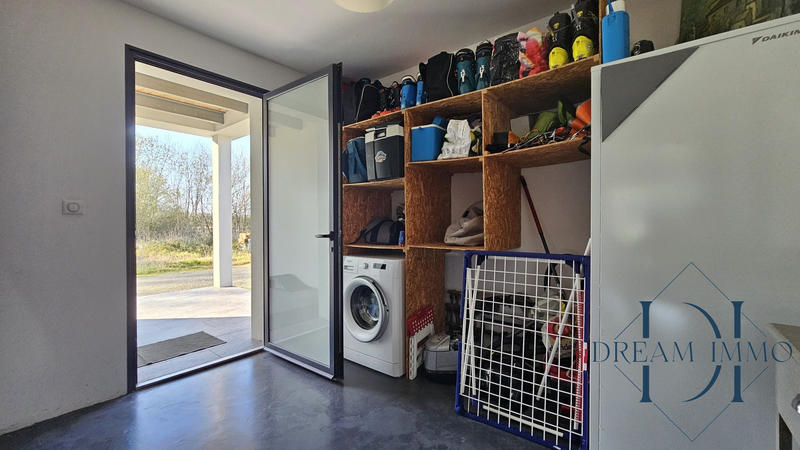 Maison - 235 m² - 6 pièces