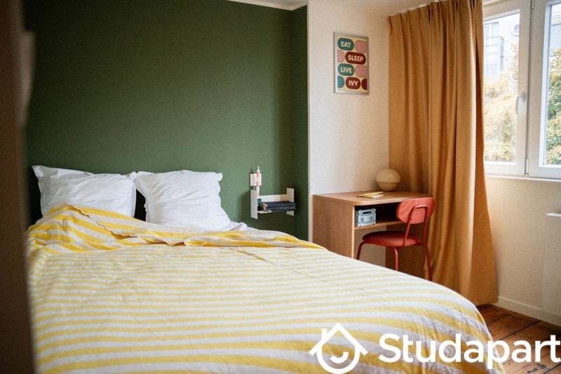 Chambre - 12 m² - 1 pièce