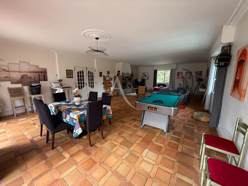 Maison - 339 m² - 11 pièces