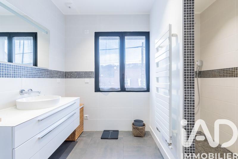 Maison - 200 m² - 7 pièces