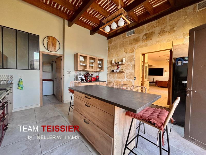 Maison - 210 m² - 8 pièces