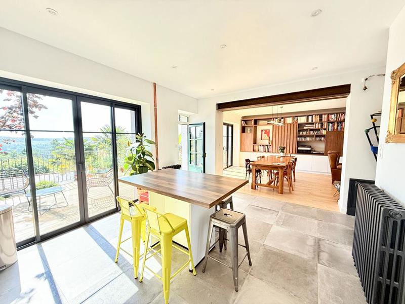 Maison - 209 m² - 9 pièces