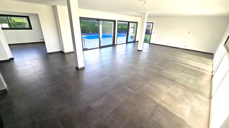 Maison contemporaine - 243 m² - 6 pièces