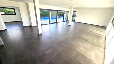 Maison contemporaine - 243 m² - 6 pièces