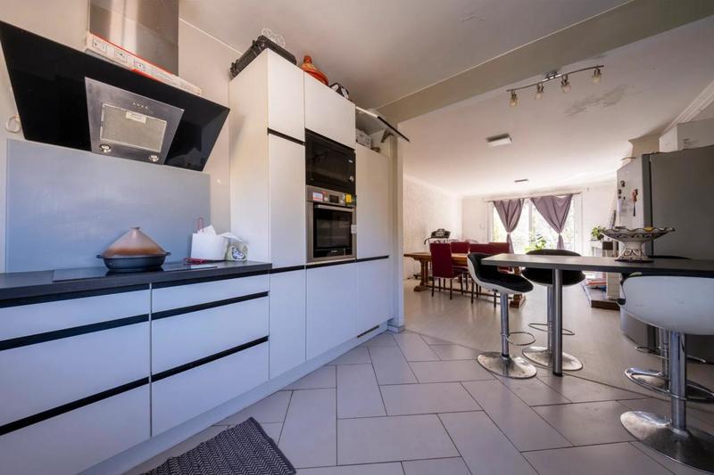 Maison - 250 m² - 11 pièces