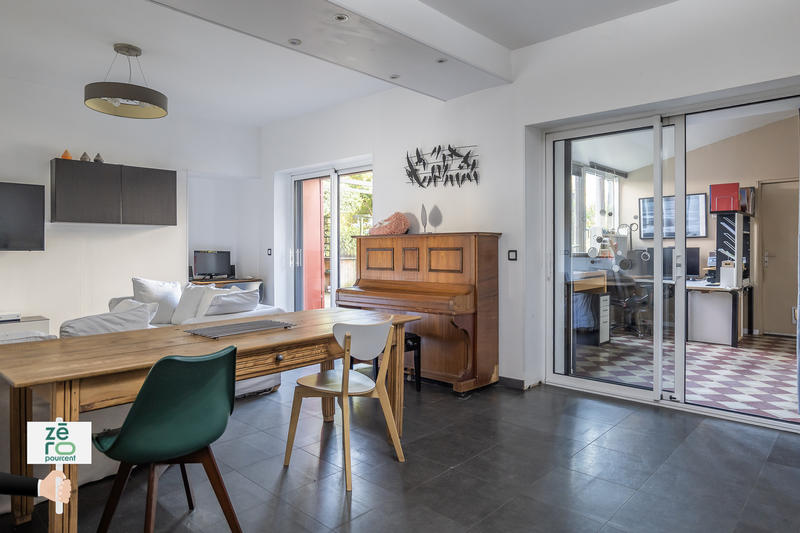 Maison - 230 m² - 10 pièces