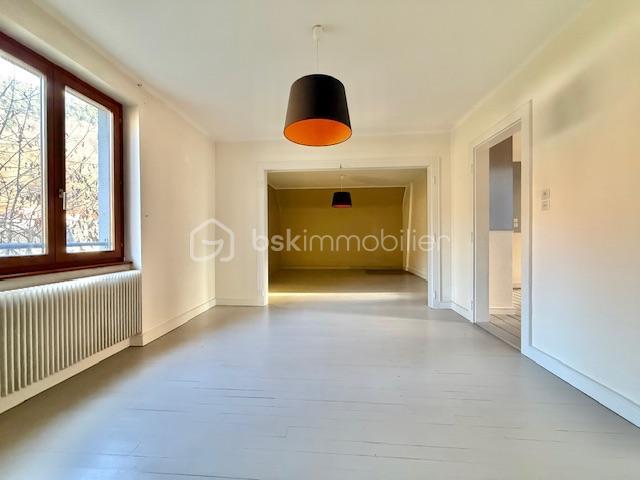 Maison traditionnelle - 210 m² - 10 pièces