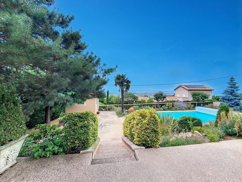 Maison - 271 m² - 5 pièces