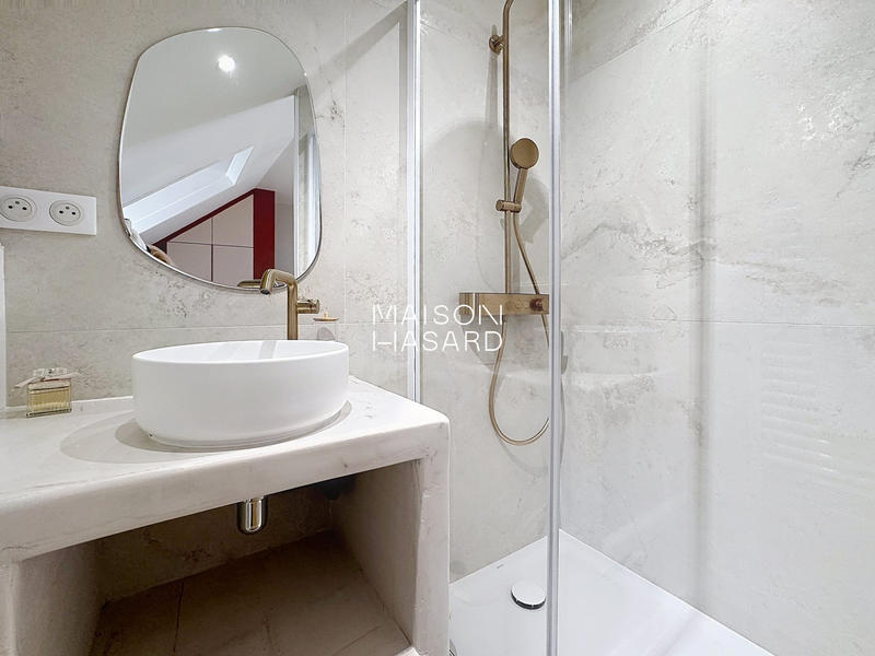 Maison - 219 m² - 8 pièces