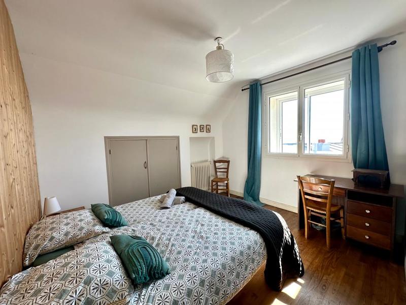 Maison - 170 m² - 9 pièces