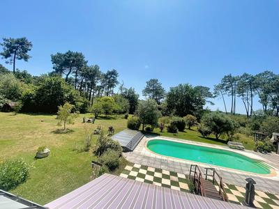 Maison - 206 m² - 8 pièces