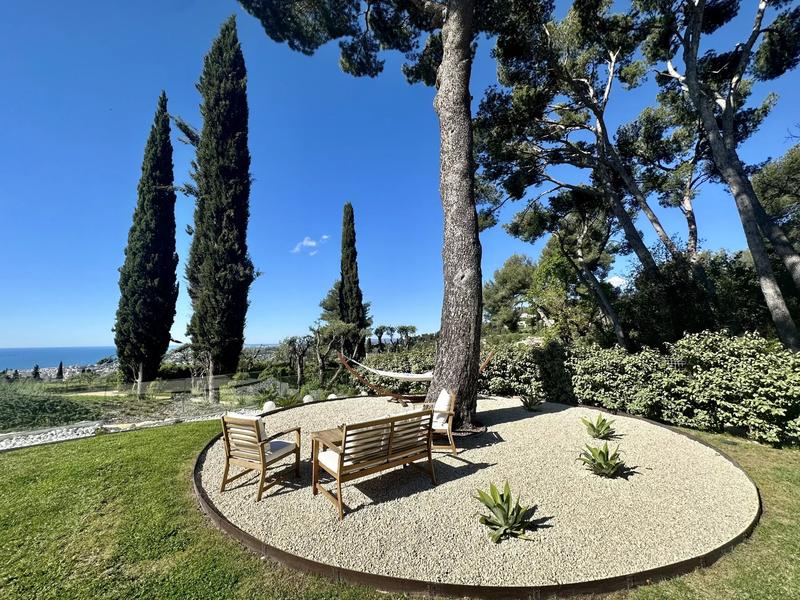 Appartement - 90 m² - 4 pièces