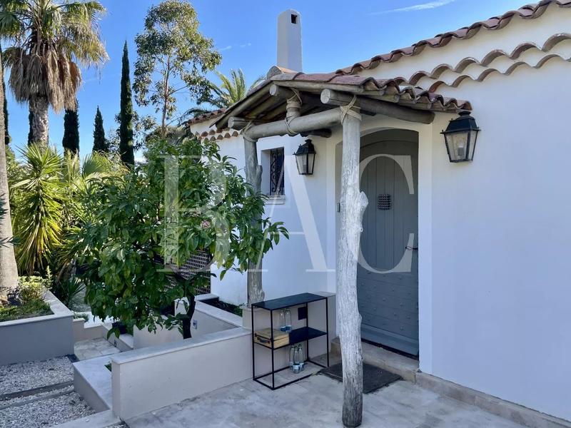 Villa - 273 m² - 12 pièces