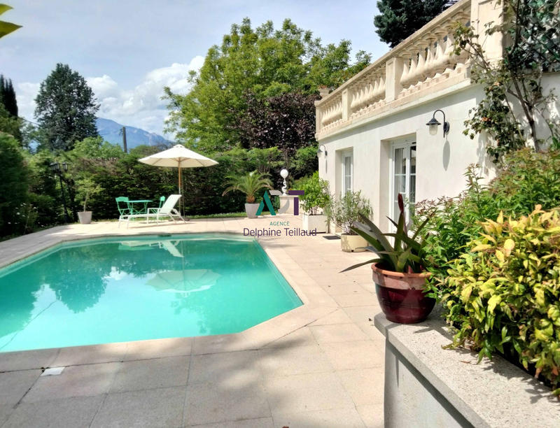 Maison - 249 m² - 9 pièces