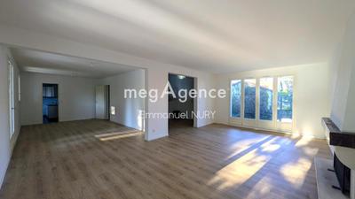 Maison - 178 m² - 8 pièces