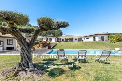 Maison - 177 m² - 5 pièces