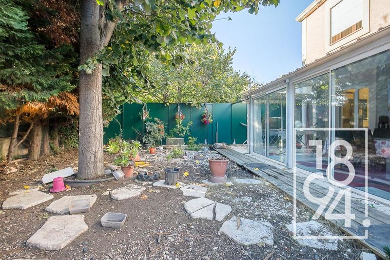 Maison - 211 m² - 10 pièces