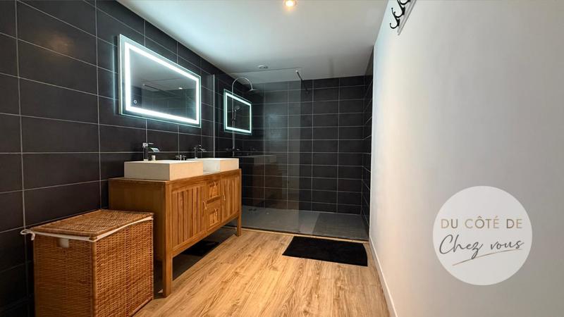 Loft - 148 m² - 5 pièces