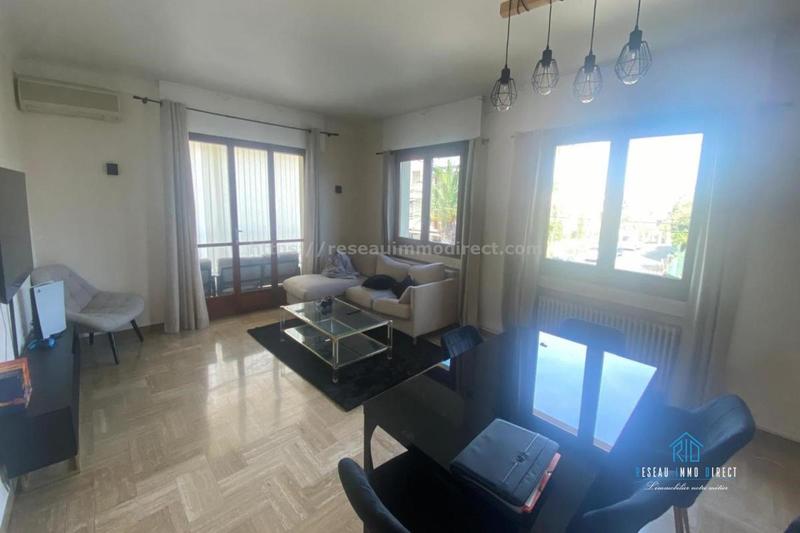 Maison traditionnelle - 254 m² - 11 pièces