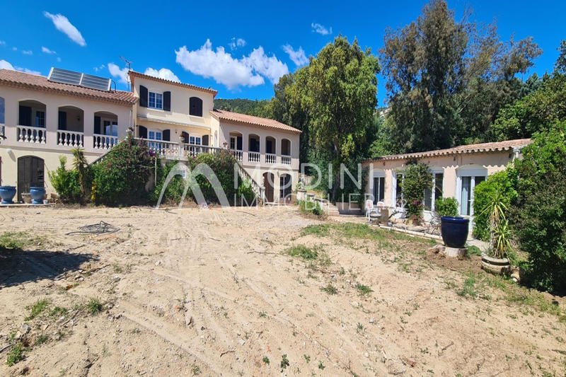 Villa - 540 m² - 19 pièces