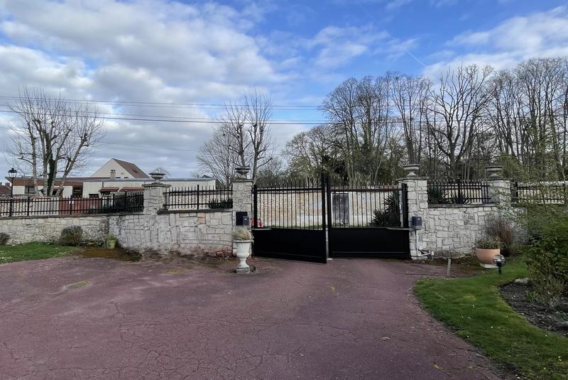 Maison - 285 m² - 9 pièces