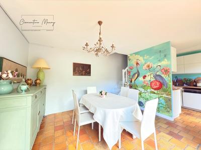 Maison - 254 m² - 9 pièces