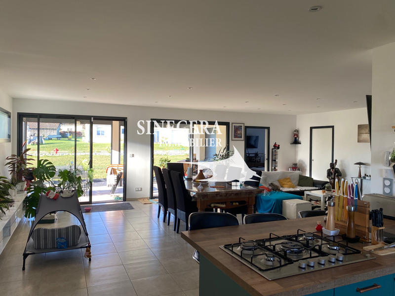 Maison - 104 m² - 4 pièces