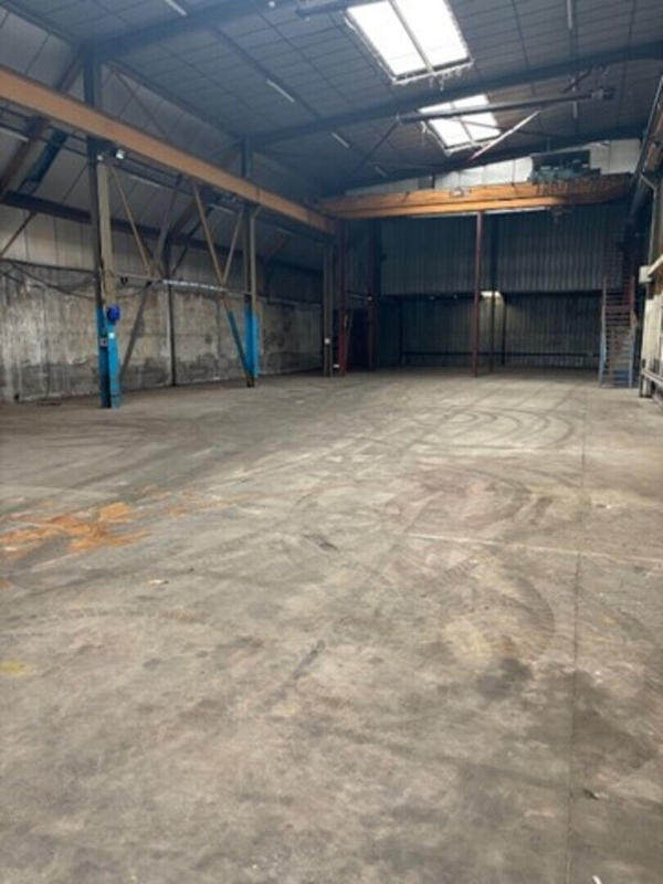 Local d'activité / Entrepôt - 1 100 m²